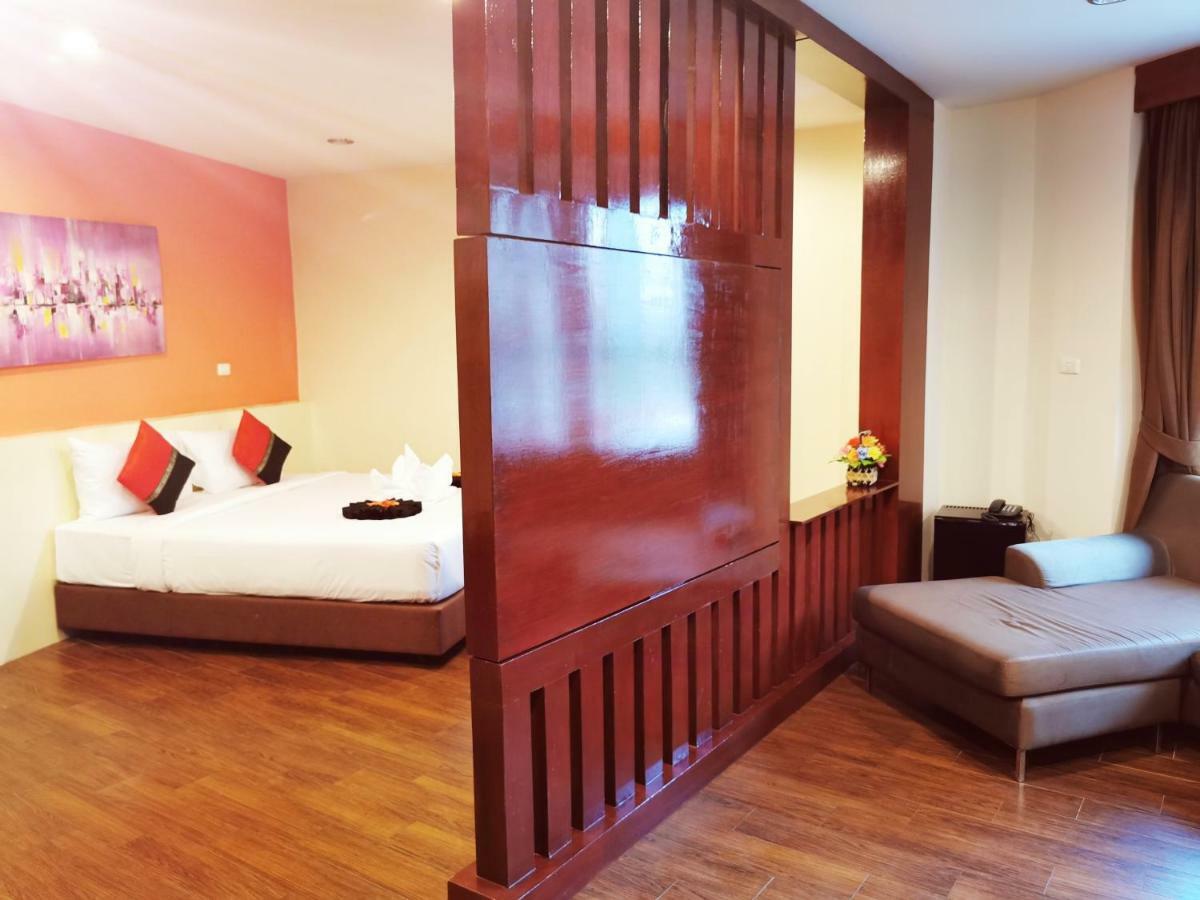 Paksaa Boutique Hotel Patong Exteriör bild