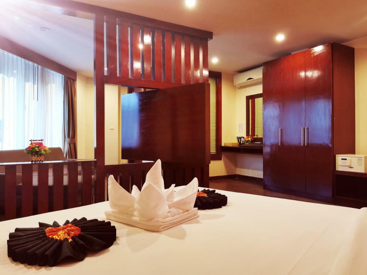 Paksaa Boutique Hotel Patong Exteriör bild