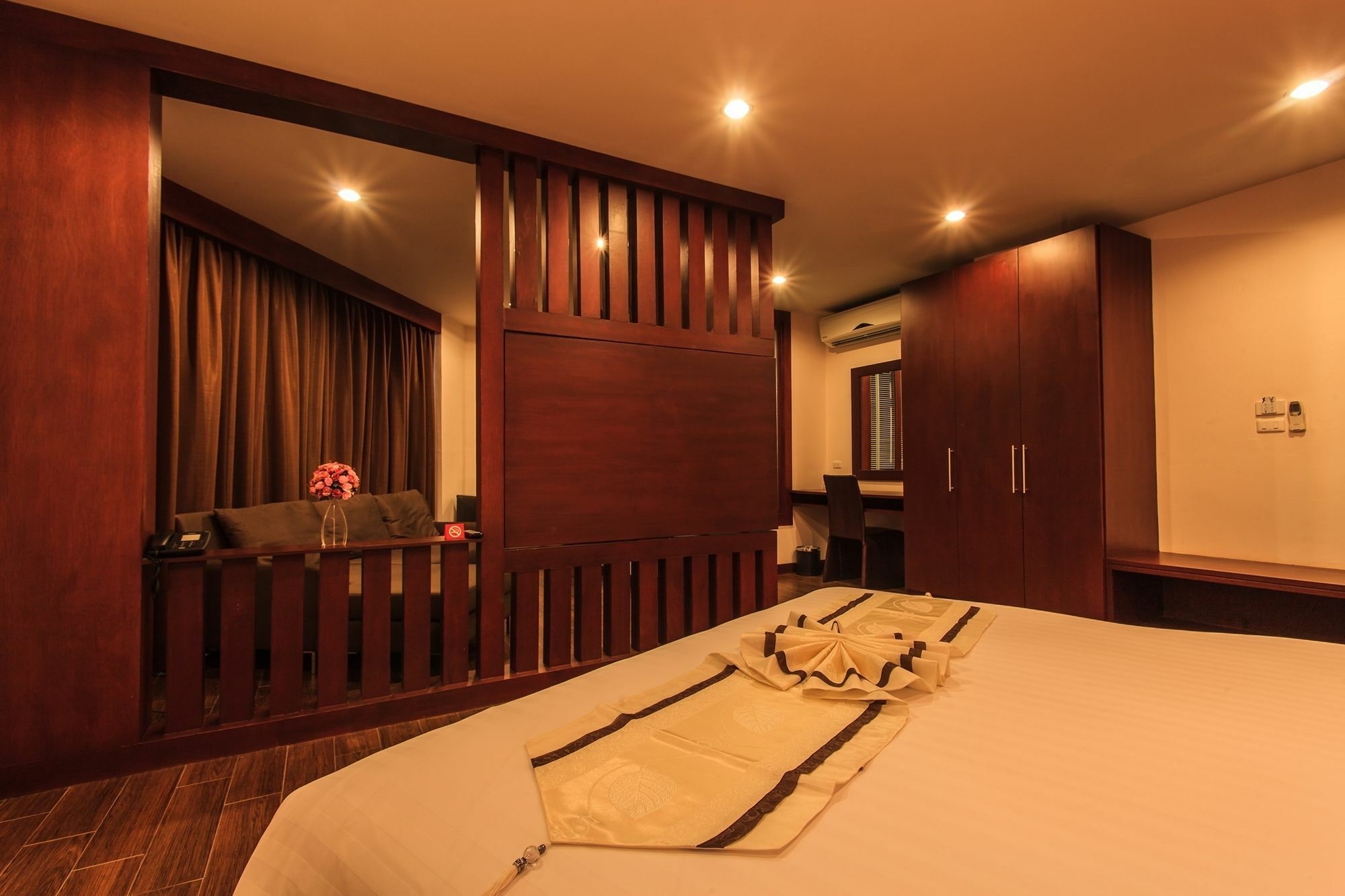 Paksaa Boutique Hotel Patong Exteriör bild